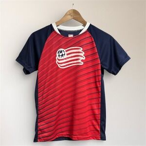 MLS Youth M New England Revolution Soccer Jersey Navy Red Graphic Logo Tee Shirt
